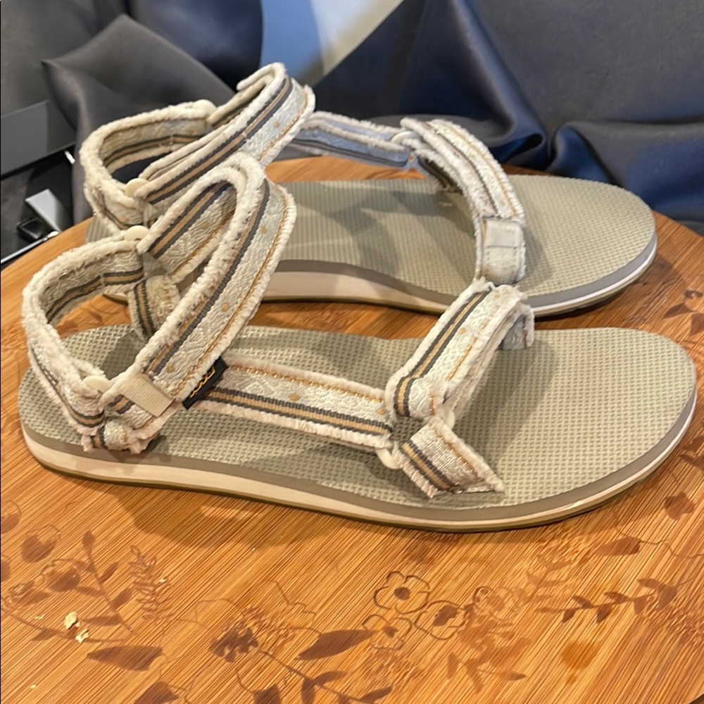 Teva Tan Original Universal Birch Sandals Adjustable Straps size 9 - Picture 4 of 10